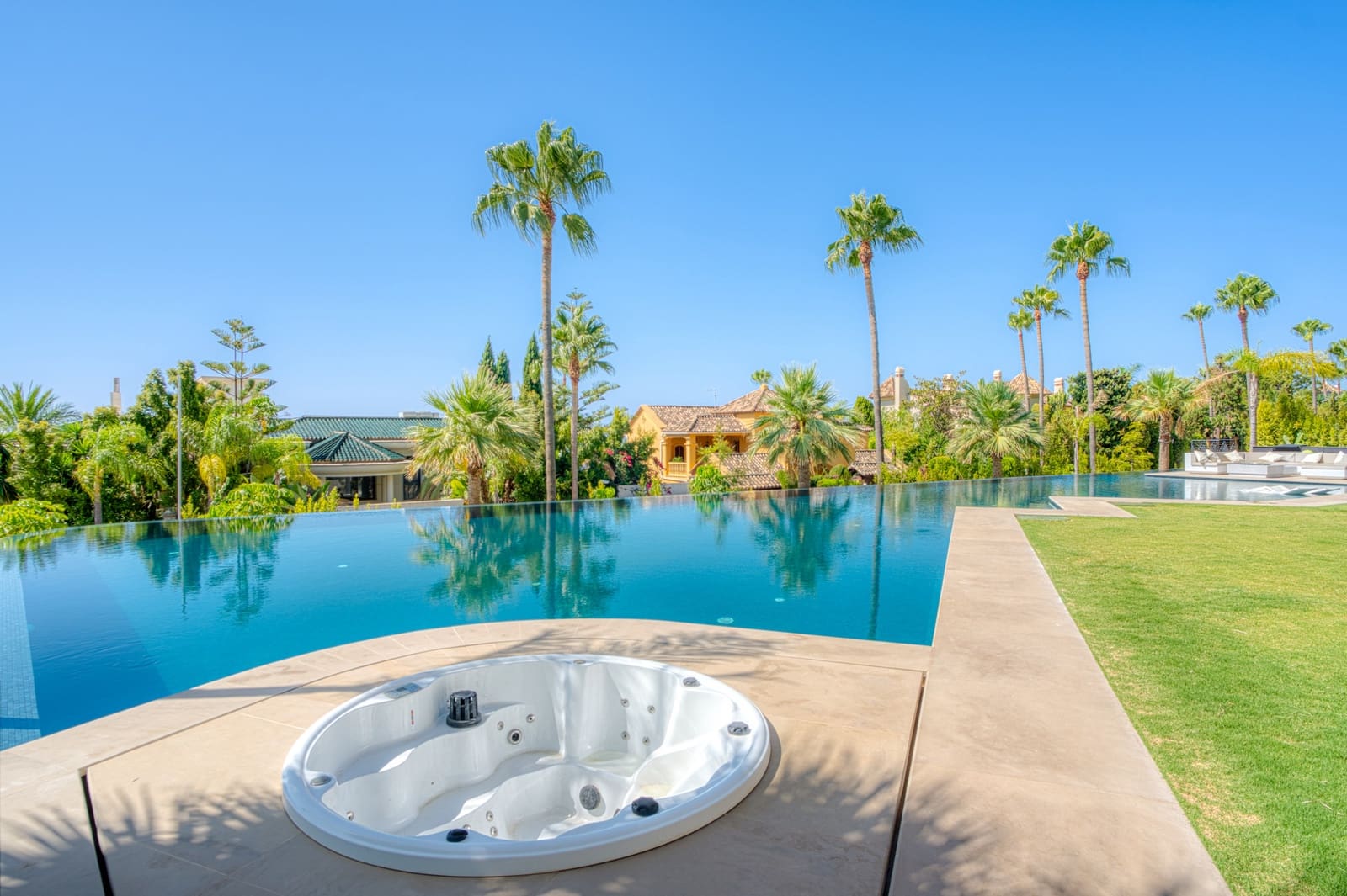 7 sovrum Villa till salu i Marbella med pool garage - 20 000 000 € (Ref: 9755097)