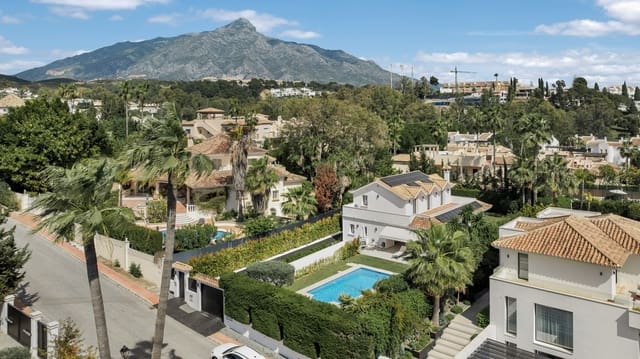 4 chambre Villa/Maison à vendre à Los Naranjos, Marbella avec piscine garage - 2 650 000 € (Ref: 9770145)