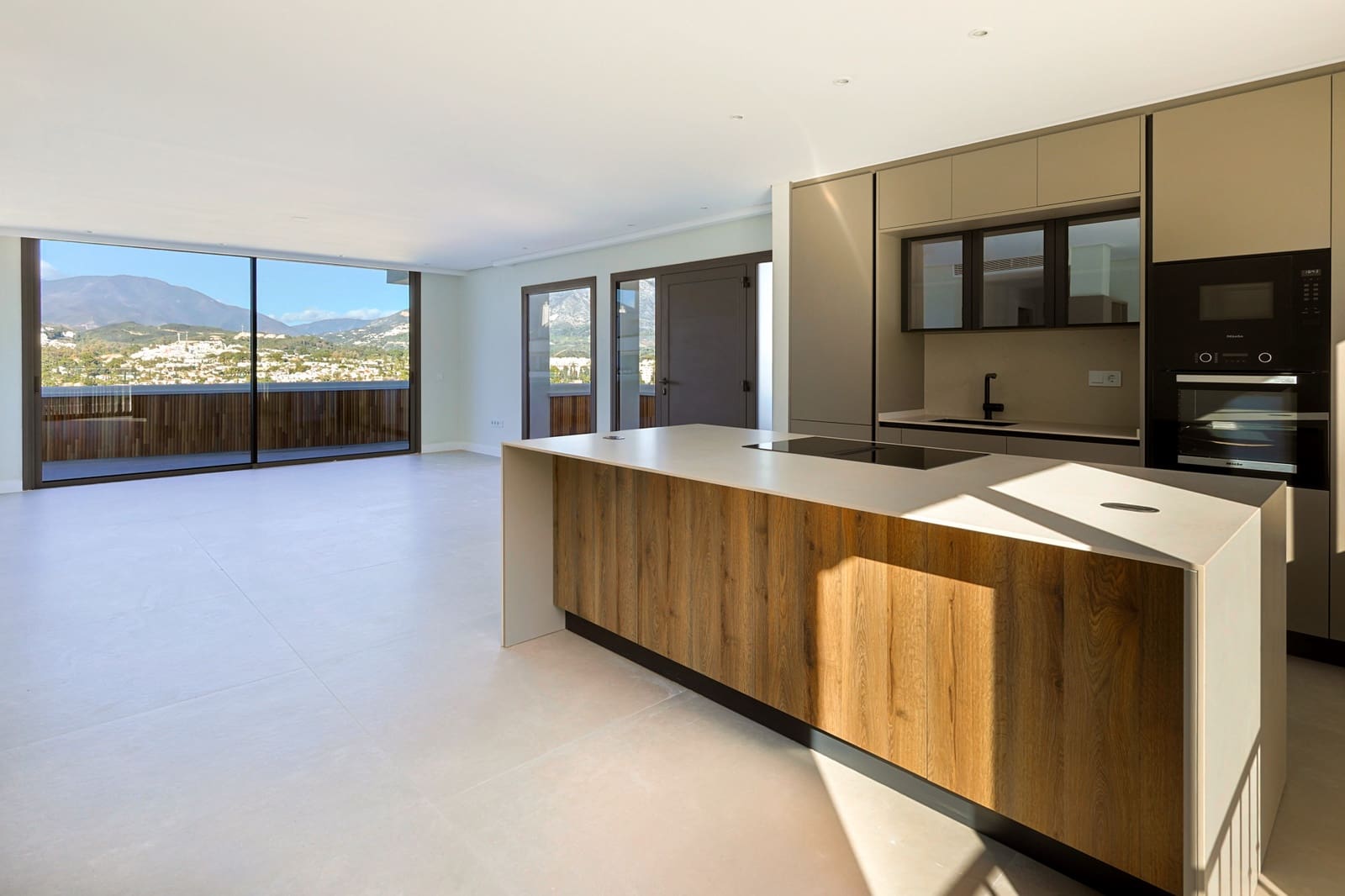 2 slaapkamer Penthouse te koop in Marbella met zwembad garage - € 890.000 (Ref: 9772546)