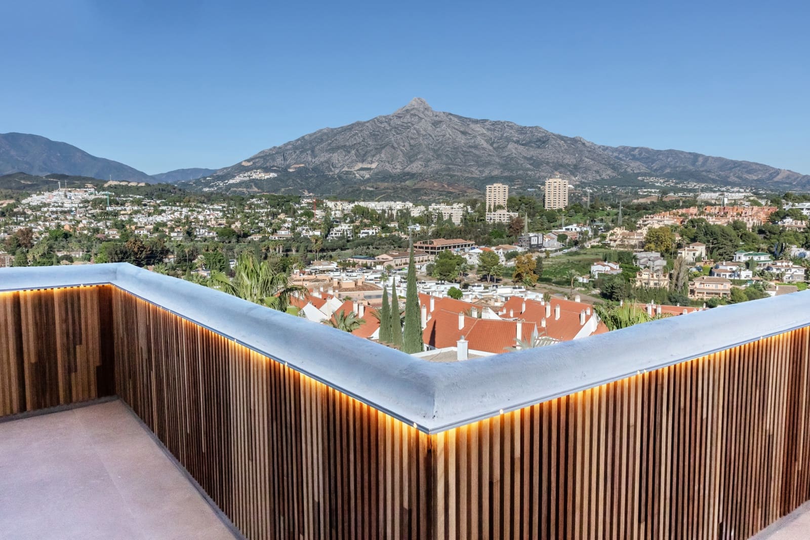 2 slaapkamer Penthouse te koop in Marbella met zwembad garage - € 890.000 (Ref: 9772546)