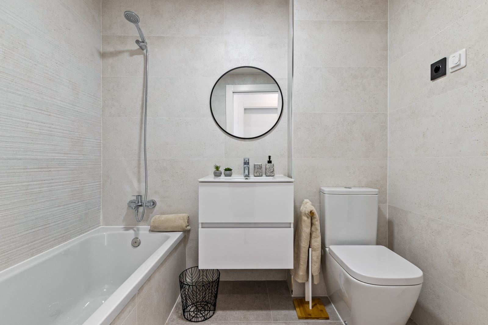 3 sypialnia Penthouse na sprzedaż w Fuengirola z basenem garażem - 600 000 € (Ref: 9787995)