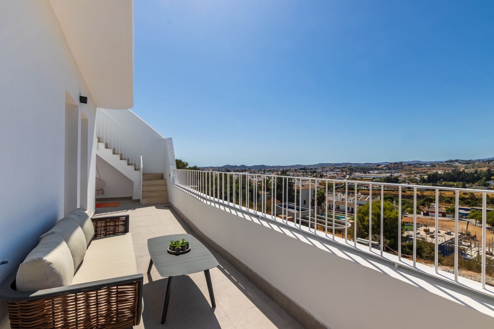 3 sypialnia Penthouse na sprzedaż w Fuengirola z basenem garażem - 600 000 € (Ref: 9787995)