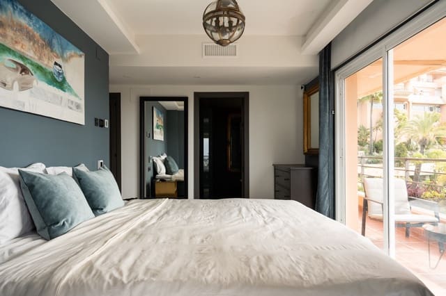 Apartamento de 3 habitaciones en Los Naranjos, Marbella en venta con piscina garaje - 1.350.000 € (Ref: 9793827)