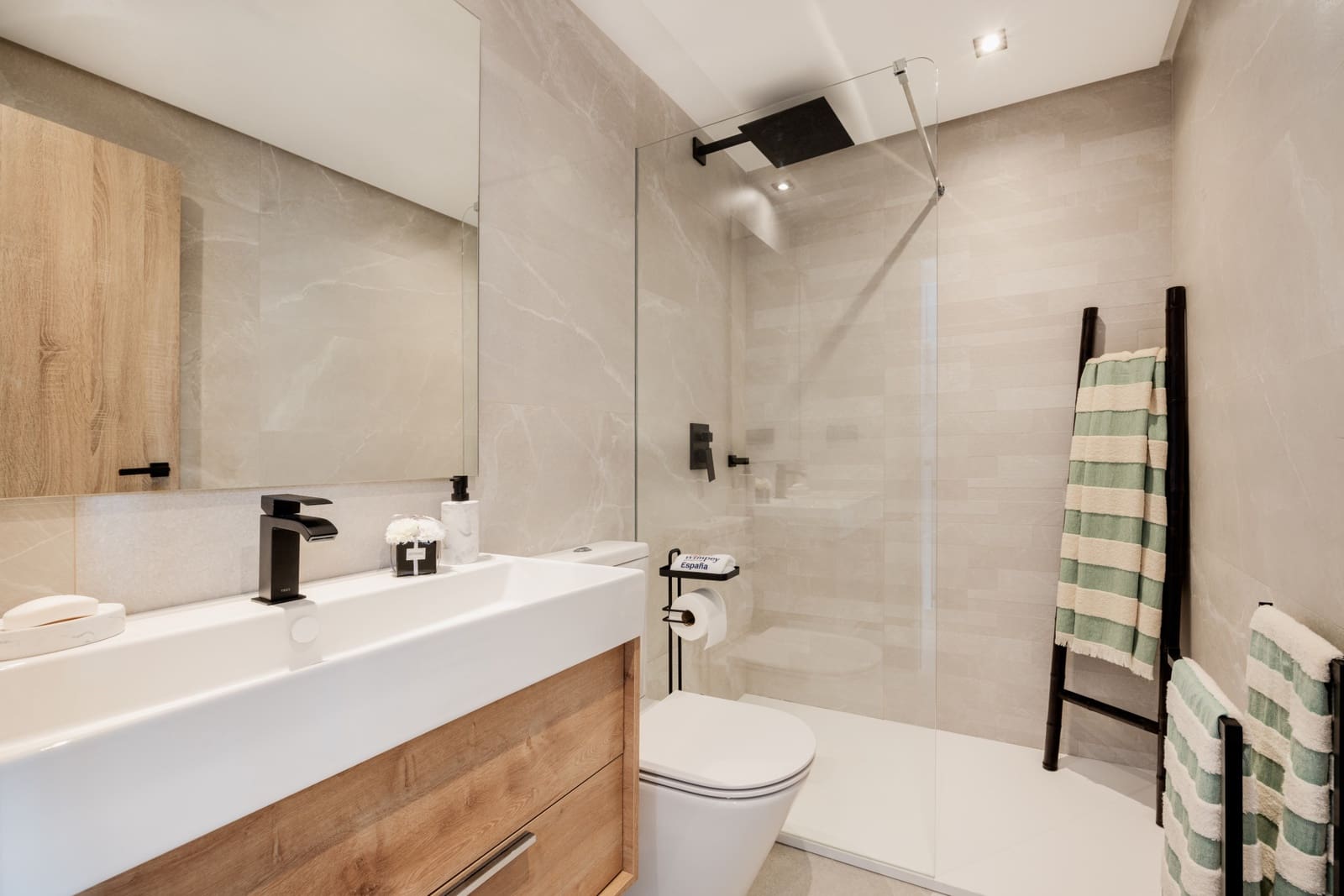 3 soveværelse Byhus til salg i Istan med swimmingpool garage - € 620.000 (Ref: 9805866)