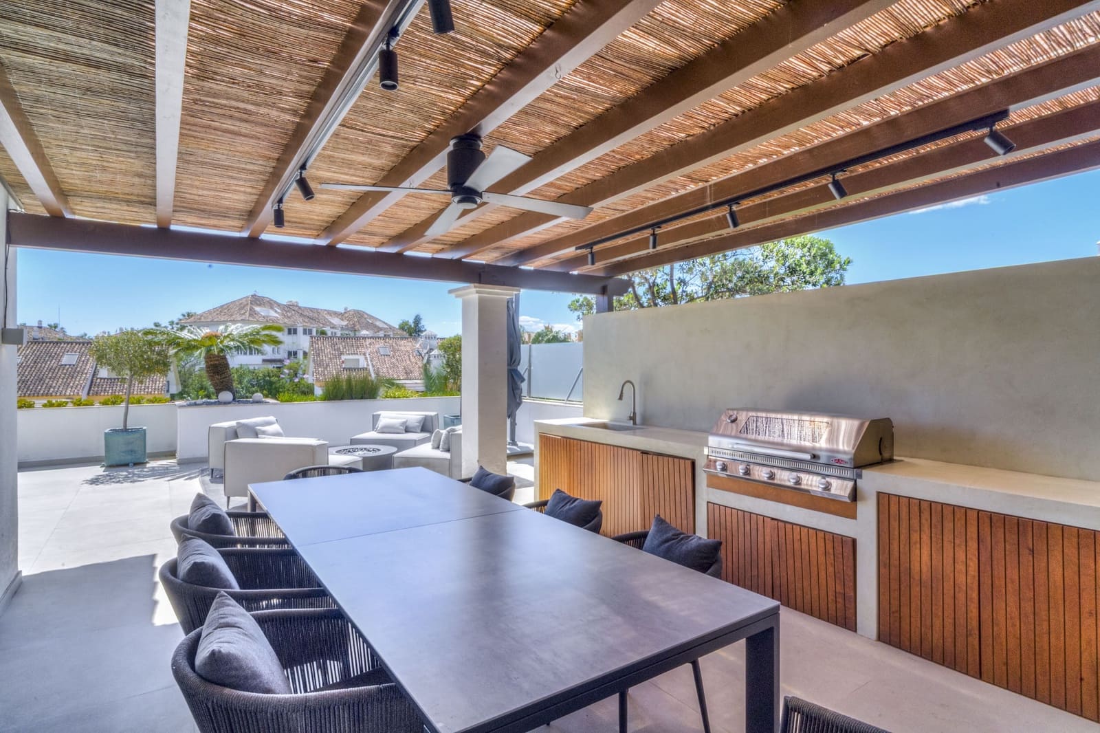 Ático de 3 habitaciones en Marbella en venta con piscina garaje - 2.500.000 € (Ref: 9816773)