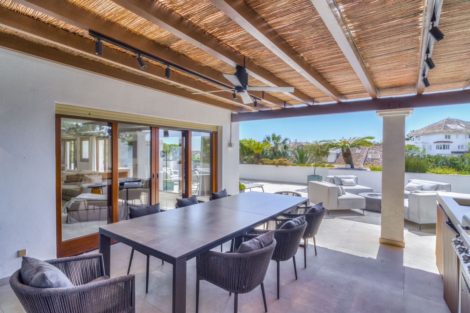 Ático de 3 habitaciones en Marbella en venta con piscina garaje - 2.500.000 € (Ref: 9816773)