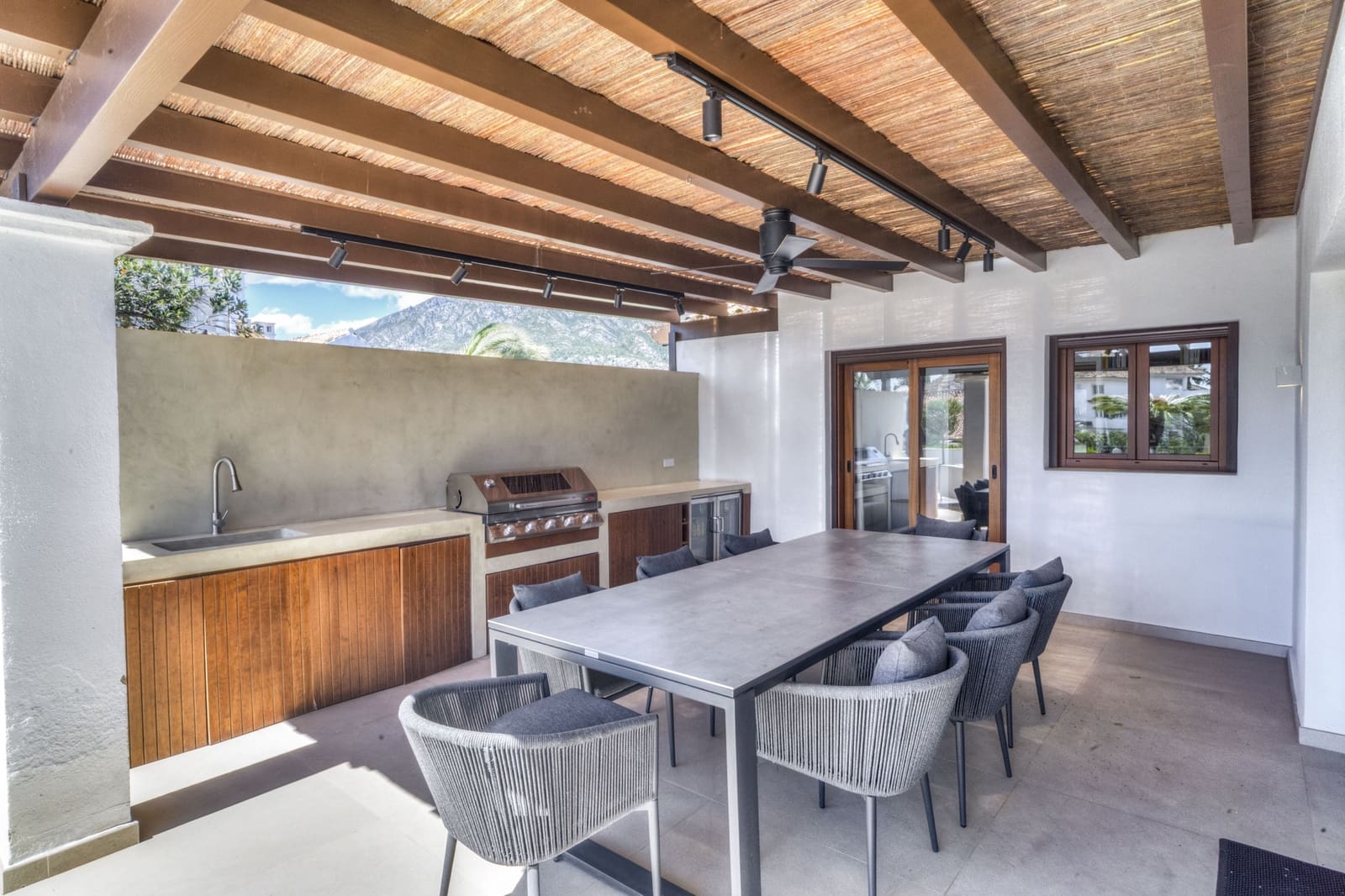 Ático de 3 habitaciones en Marbella en venta con piscina garaje - 2.500.000 € (Ref: 9816773)