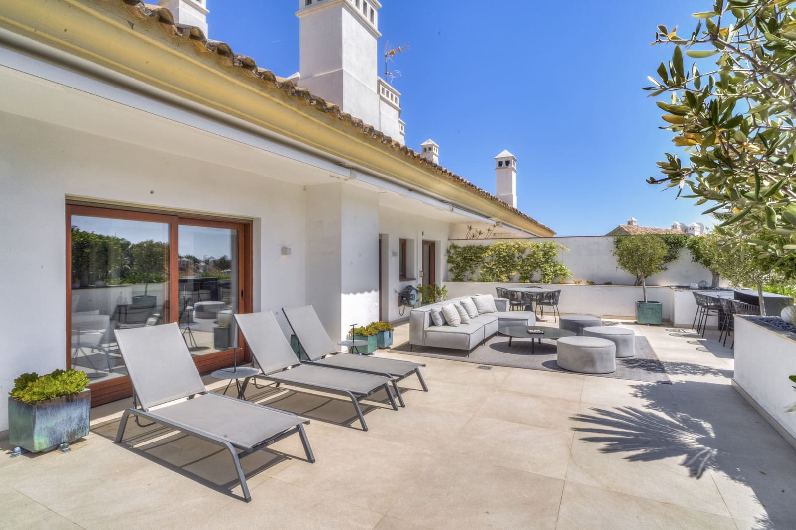 Ático de 3 habitaciones en Marbella en venta con piscina garaje - 2.500.000 € (Ref: 9816773)