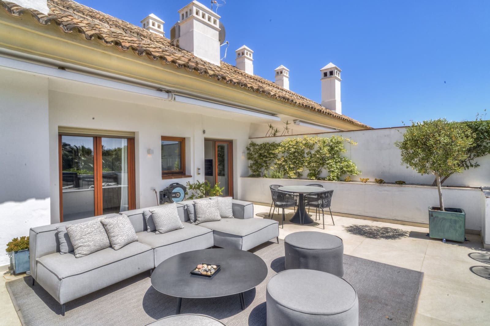 Ático de 3 habitaciones en Marbella en venta con piscina garaje - 2.500.000 € (Ref: 9816773)