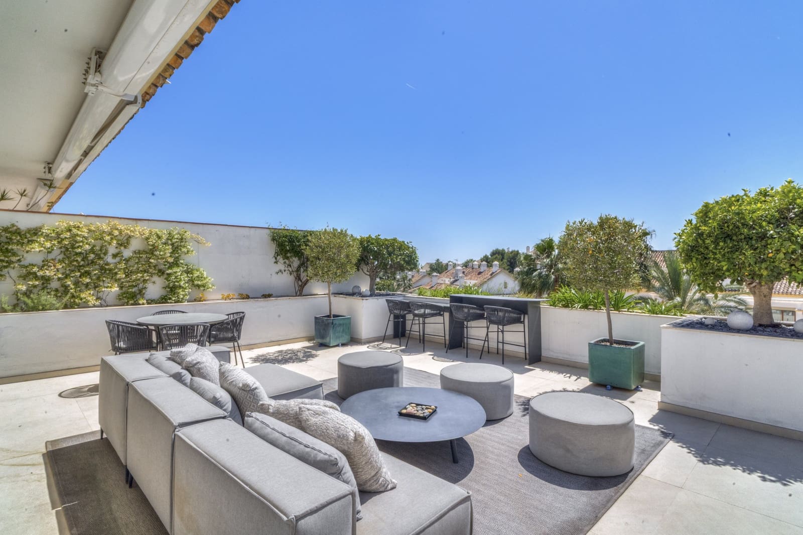 Ático de 3 habitaciones en Marbella en venta con piscina garaje - 2.500.000 € (Ref: 9816773)