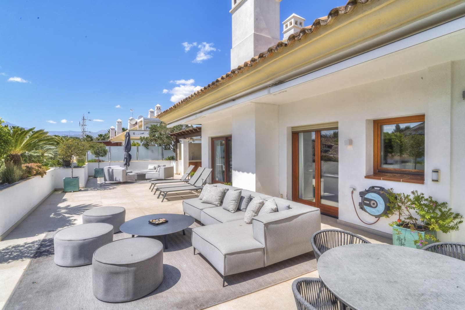Ático de 3 habitaciones en Marbella en venta con piscina garaje - 2.500.000 € (Ref: 9816773)