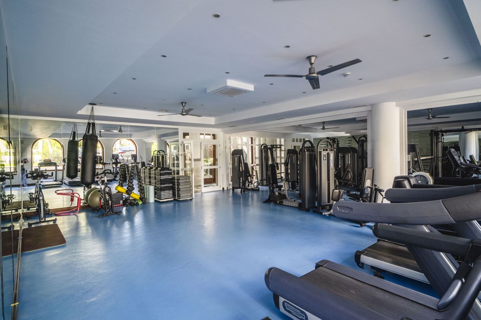 5 soverom Penthouse til salgs i Marbella med svømmebasseng garasje - € 4 850 000 (Ref: 9835025)