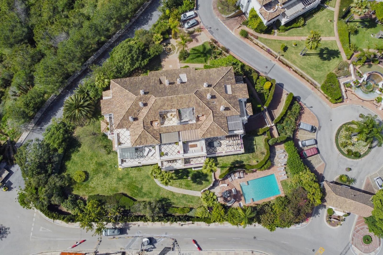 5 soverom Penthouse til salgs i Marbella med svømmebasseng garasje - € 4 850 000 (Ref: 9835025)