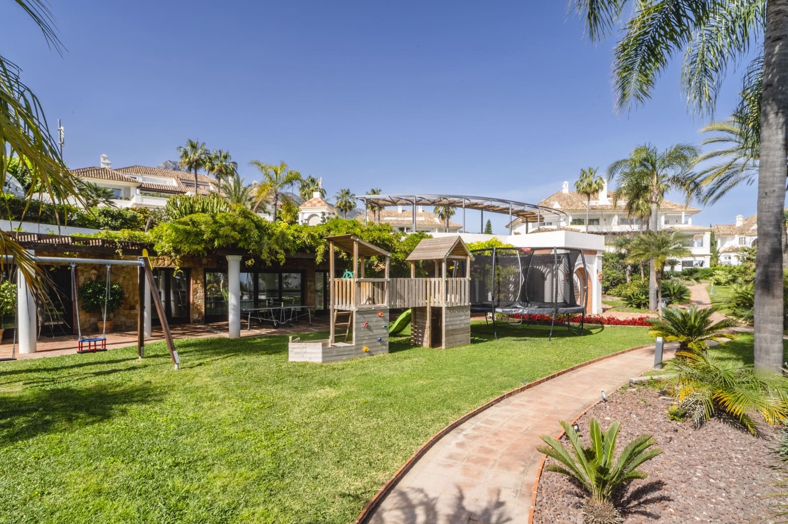 5 soverom Penthouse til salgs i Marbella med svømmebasseng garasje - € 4 850 000 (Ref: 9835025)