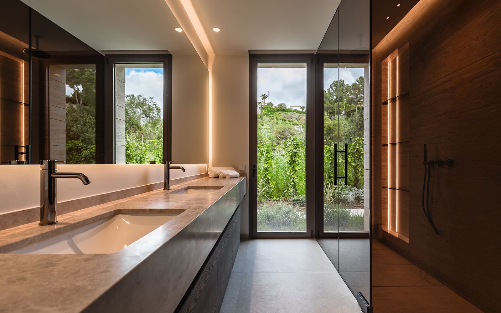 5 bedroom Villa for sale in Benahavis with pool garage - € 4,990,000 (Ref: 9848508)