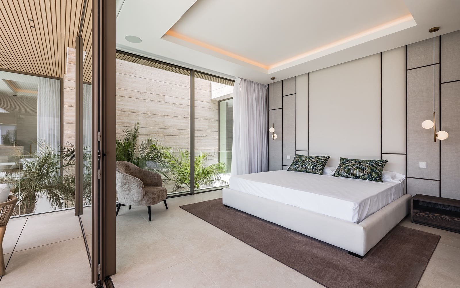 5 bedroom Villa for sale in Benahavis with pool garage - € 4,990,000 (Ref: 9848508)