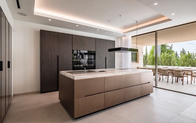 5 bedroom Villa for sale in El Paraíso, Benahavís with pool garage - € 4,990,000 (Ref: 9848508)