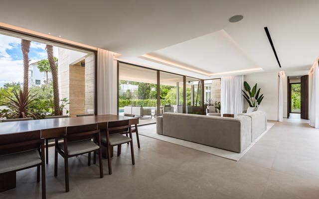 5 bedroom Villa for sale in El Paraíso, Benahavís with pool garage - € 4,990,000 (Ref: 9848508)