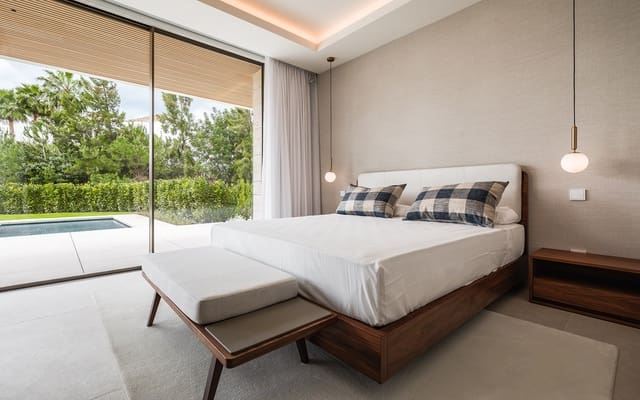 5 bedroom Villa for sale in El Paraíso, Benahavís with pool garage - € 4,990,000 (Ref: 9848508)