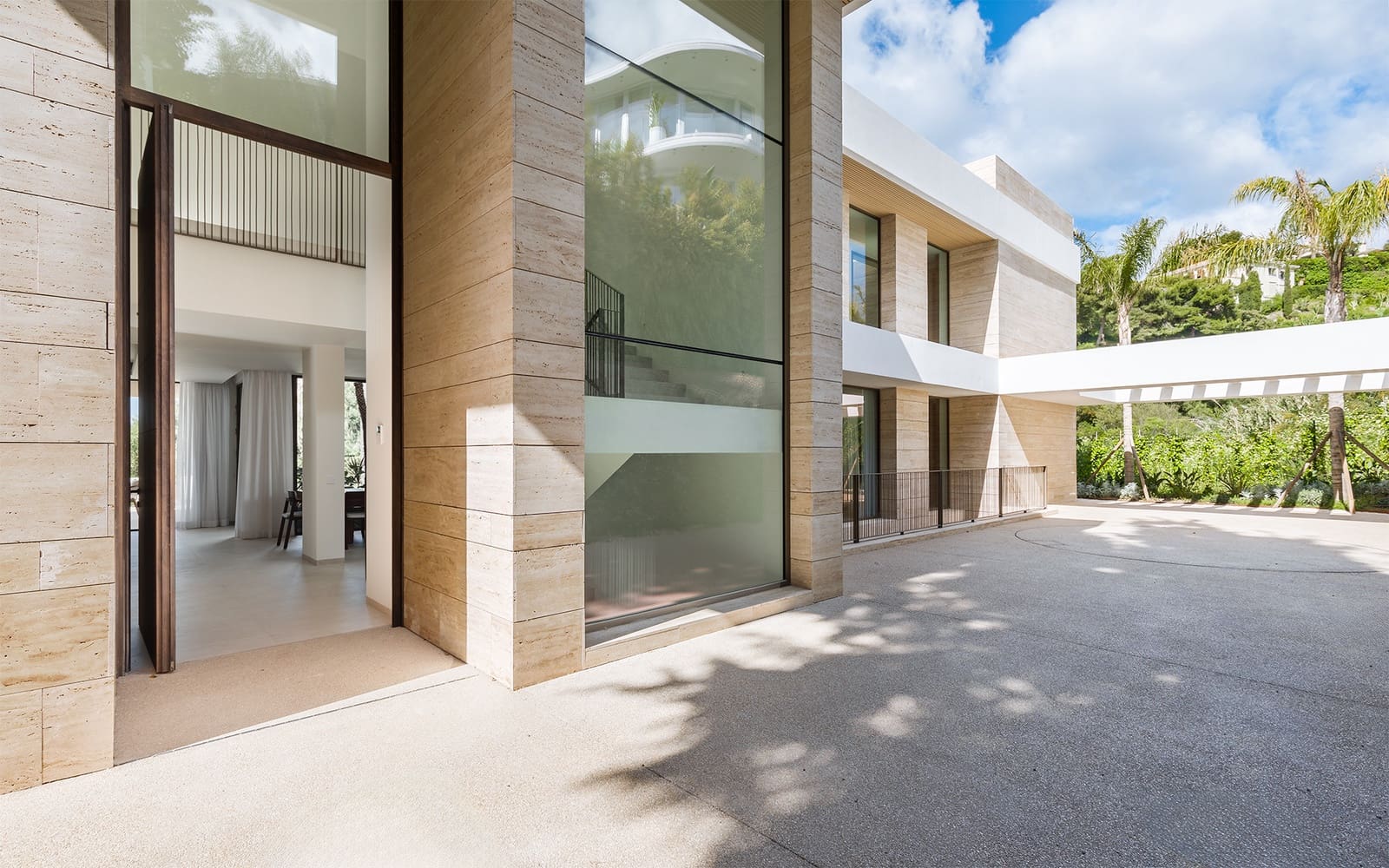 5 bedroom Villa for sale in Benahavis with pool garage - € 4,990,000 (Ref: 9848508)