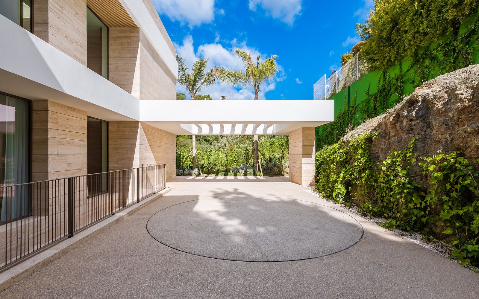 5 bedroom Villa for sale in Benahavis with pool garage - € 4,990,000 (Ref: 9848508)