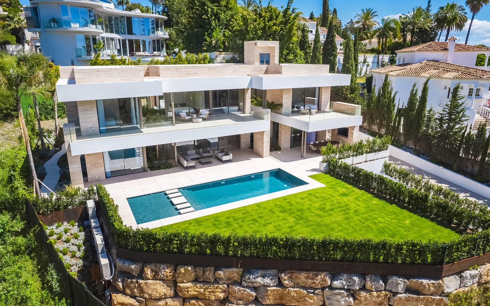 5 bedroom Villa for sale in Benahavis with pool garage - € 4,990,000 (Ref: 9848508)