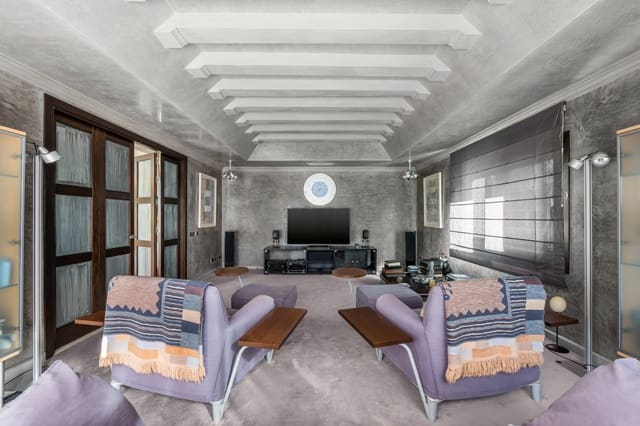 8 soverom Villa til salgs i El Paraiso, Estepona med svømmebasseng garasje - € 13 500 000 (Ref: 9848509)
