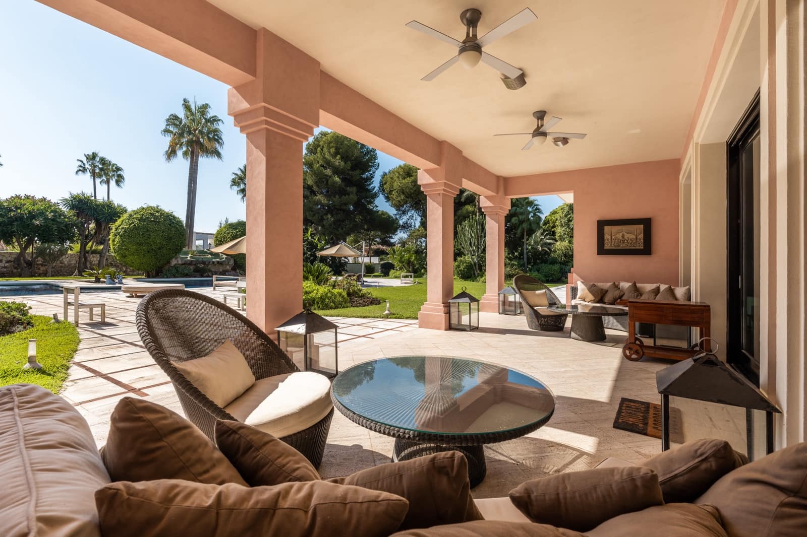 8 soveværelse Villa til salg i El Paraiso med swimmingpool garage - € 13.500.000 (Ref: 9848509)
