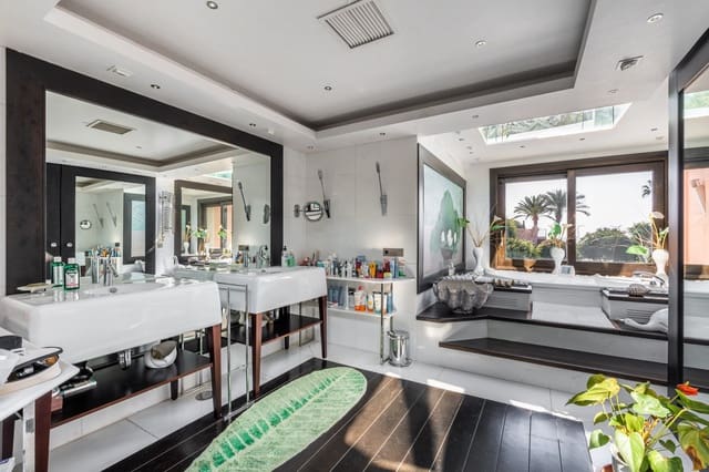 8 soverom Villa til salgs i El Paraiso, Estepona med svømmebasseng garasje - € 13 500 000 (Ref: 9848509)
