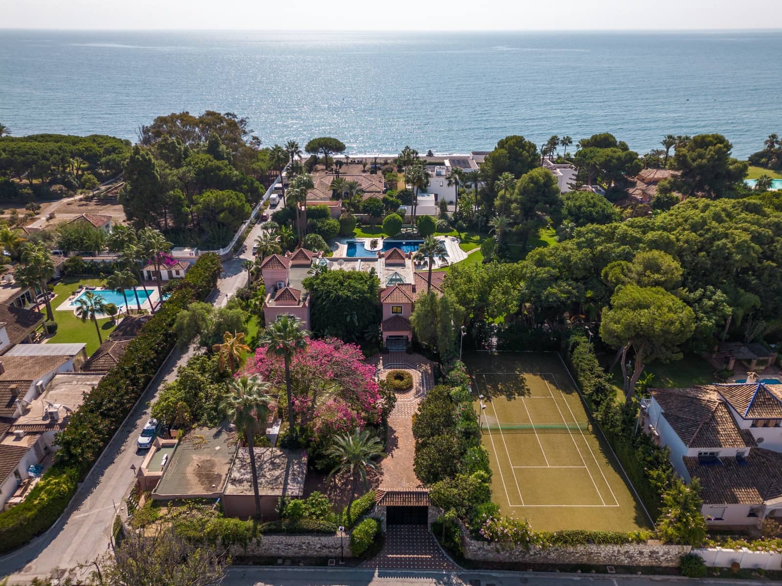 8 soveværelse Villa til salg i El Paraiso med swimmingpool garage - € 13.500.000 (Ref: 9848509)
