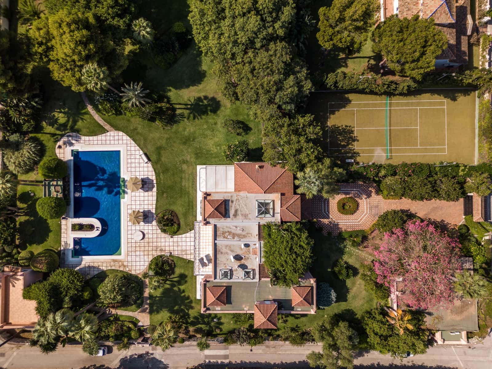8 soveværelse Villa til salg i El Paraiso med swimmingpool garage - € 13.500.000 (Ref: 9848509)