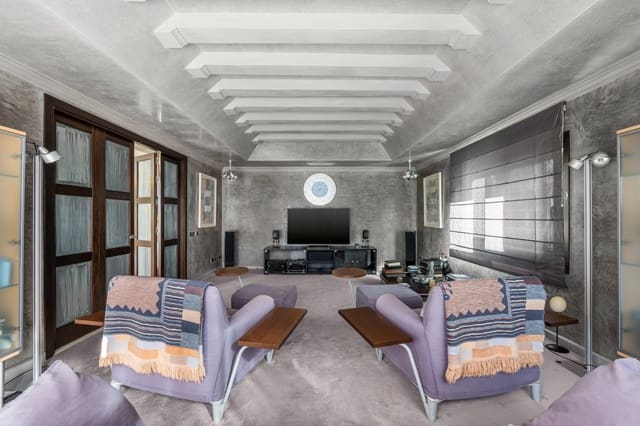 8 makuuhuone Huvila myytävänä paikassa El Paraiso, Estepona mukana uima-altaan 
autotalli - 13 500 000 € (Ref: 9848509)
