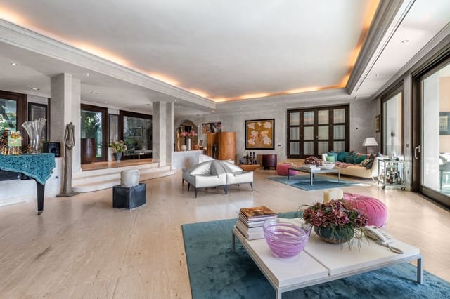 8 makuuhuone Huvila myytävänä paikassa El Paraiso, Estepona mukana uima-altaan 
autotalli - 13 500 000 € (Ref: 9848509)