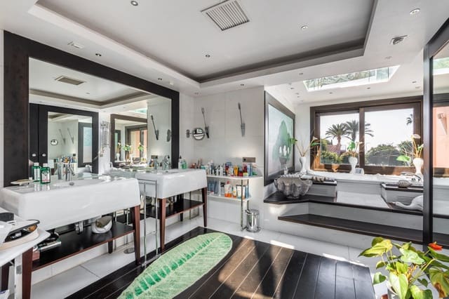 8 makuuhuone Huvila myytävänä paikassa El Paraiso, Estepona mukana uima-altaan 
autotalli - 13 500 000 € (Ref: 9848509)