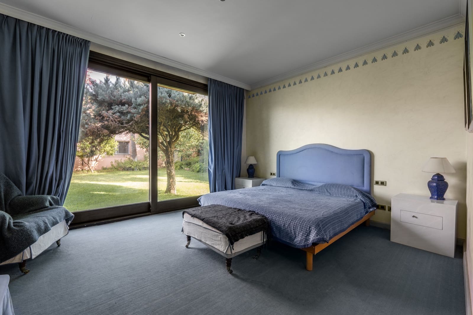 8 soverom Villa til salgs i El Paraiso med svømmebasseng garasje - € 13 500 000 (Ref: 9848509)