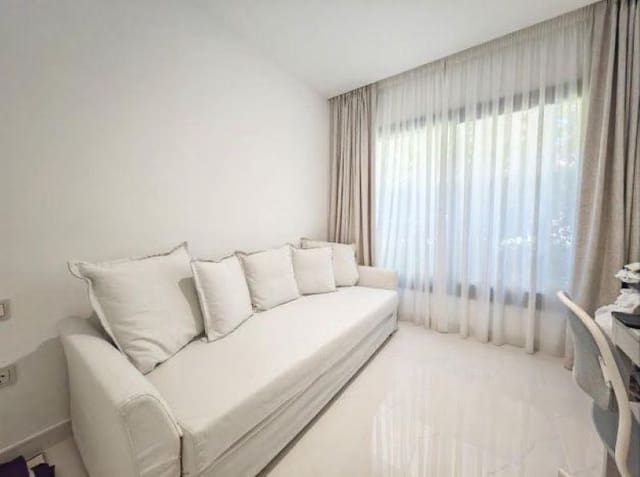 3 soveværelse Lejlighed til salg i Nueva Atalaya, Estepona med swimmingpool garage - € 799.000 (Ref: 9848511)