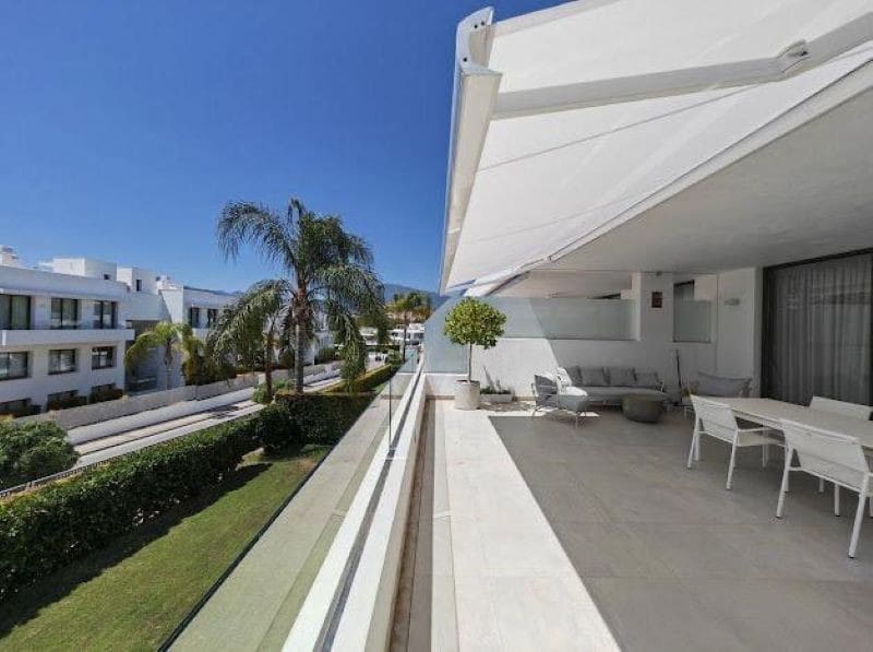 3 soveværelse Lejlighed til salg i New Golden Mile med swimmingpool garage - € 799.000 (Ref: 9848511)