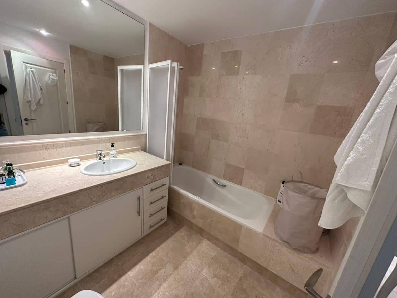 2 bedroom Apartment for sale in Marbella with pool garage - € 419,000 (Ref: 9848528)