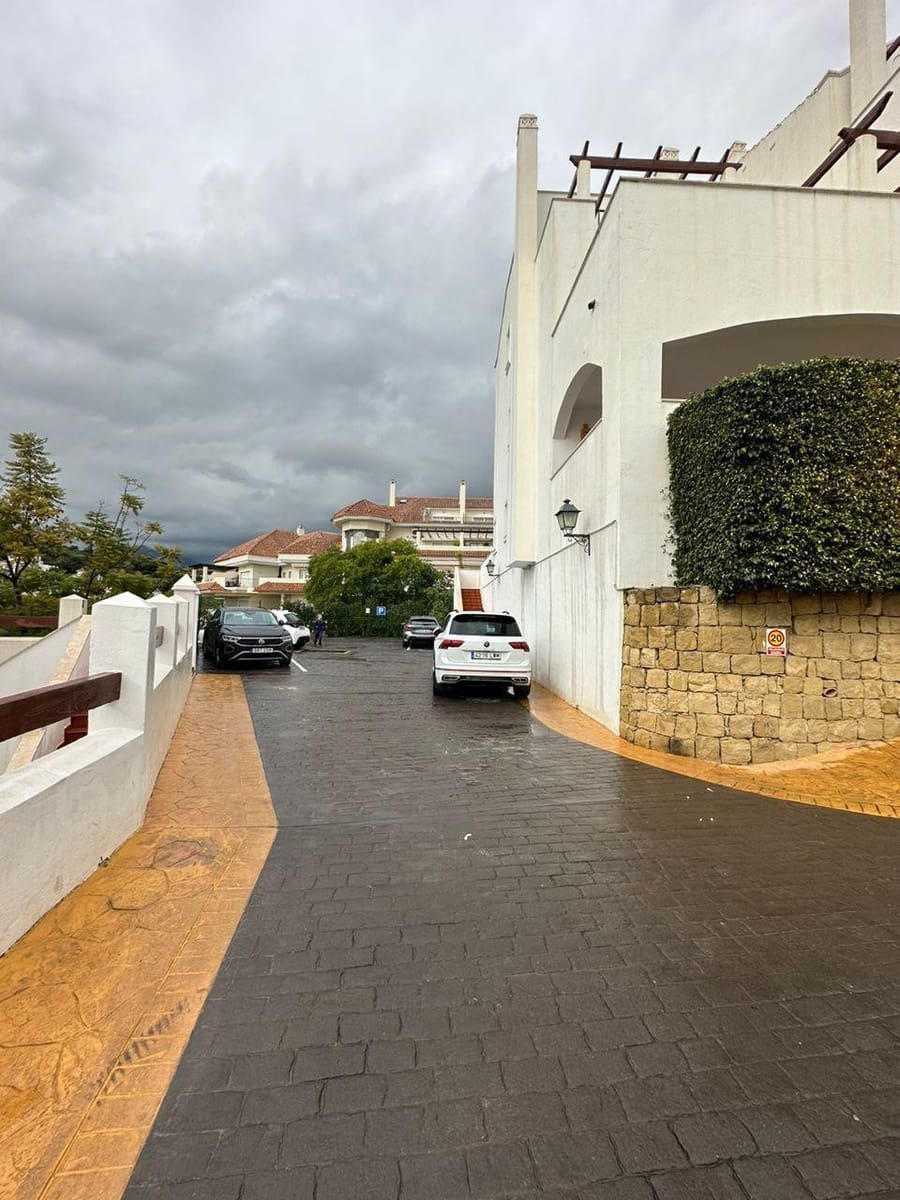 2 bedroom Apartment for sale in Marbella with pool garage - € 419,000 (Ref: 9848528)