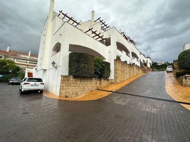 2 sypialnia Apartament na sprzedaż w Los Naranjos, Marbella z basenem garażem - 419 000 € (Ref: 9848528)