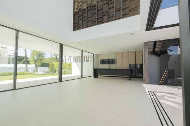 3 soverom Kjedet enebolig til salgs i La Dama de Noche - La Alzambra, Marbella med svømmebasseng garasje - € 6 250 000 (Ref: 9848541)