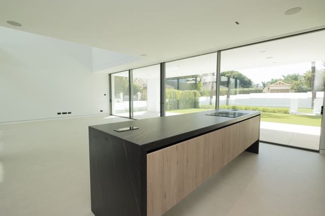 3 soverom Kjedet enebolig til salgs i La Dama de Noche - La Alzambra, Marbella med svømmebasseng garasje - € 6 250 000 (Ref: 9848541)