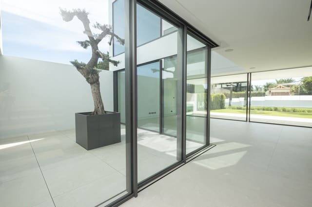3 soverom Kjedet enebolig til salgs i La Dama de Noche - La Alzambra, Marbella med svømmebasseng garasje - € 6 250 000 (Ref: 9848541)