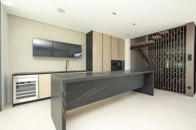 3 soverom Kjedet enebolig til salgs i La Dama de Noche - La Alzambra, Marbella med svømmebasseng garasje - € 6 250 000 (Ref: 9848541)