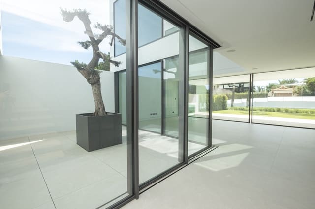 3 soverom Kjedet enebolig til salgs i La Dama de Noche - La Alzambra, Marbella med svømmebasseng garasje - € 6 250 000 (Ref: 9848541)