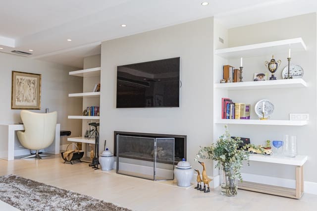 3 soveværelse Penthouse til salg i Puerto Banus, Marbella med swimmingpool garage - € 5.750.000 (Ref: 9848549)