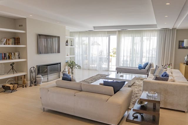3 soveværelse Penthouse til salg i Puerto Banus, Marbella med swimmingpool garage - € 5.750.000 (Ref: 9848549)