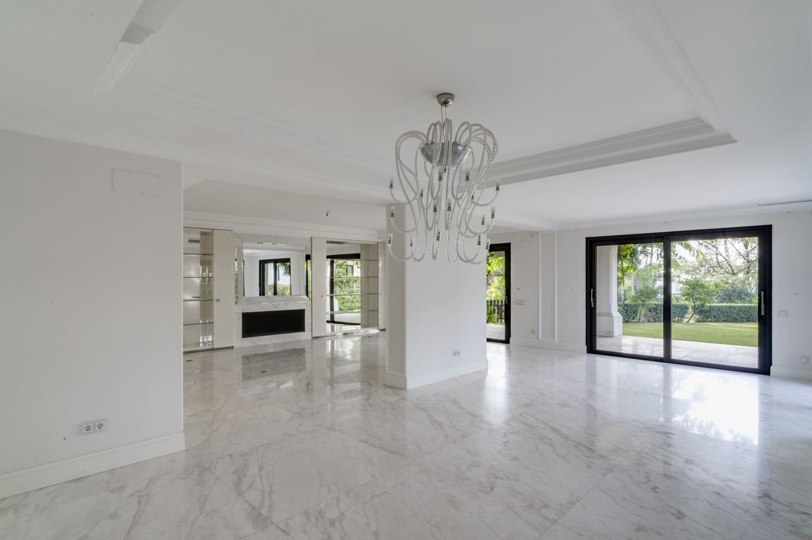 6 soverom Villa til salgs i Marbella med svømmebasseng garasje - € 3 150 000 (Ref: 9848550)