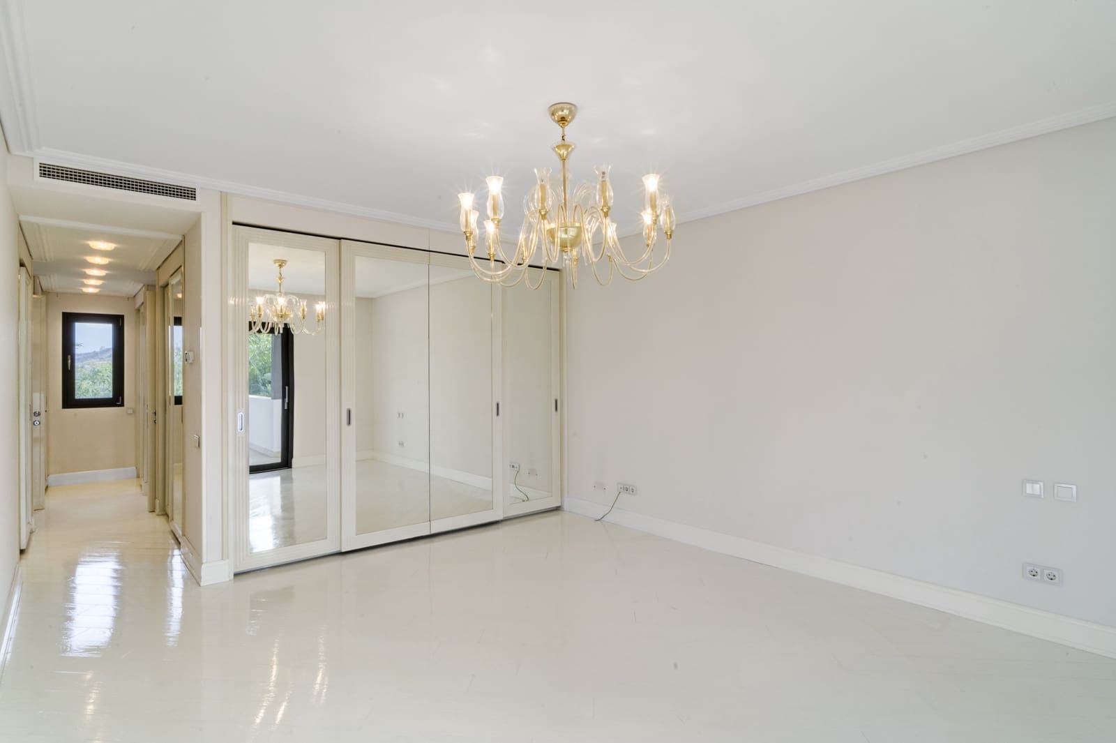 6 soverom Villa til salgs i Marbella med svømmebasseng garasje - € 3 150 000 (Ref: 9848550)