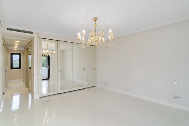 6 soverom Villa til salgs i Lomas De Marbella, Marbella med svømmebasseng garasje - € 3 150 000 (Ref: 9848550)